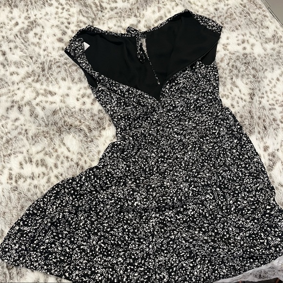 🎉Bailey 44 Black & White Keyhole Mini Fit, Flare Skater Dress Sz 0 - Host Pick! - Picture 3 of 5